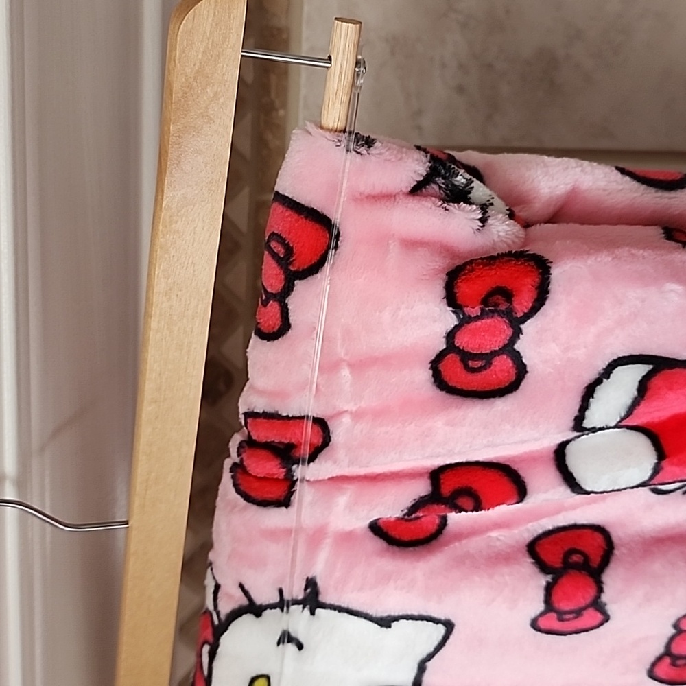 ๐๐ฉท HELLO KITTY PLUSH CLOUD THROW ๐ฉท๐ - Picture 7 of 8